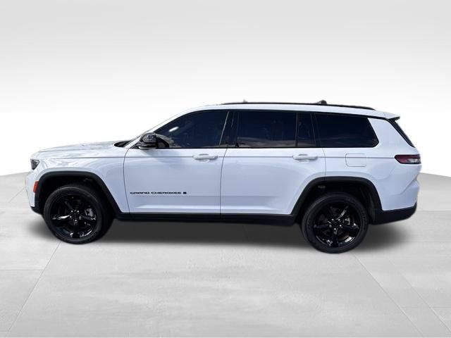 Used 2023 Jeep Grand Cherokee L Altitude AWD/4WD image 3