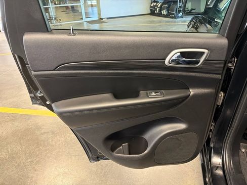 Used 2022 Jeep Grand Cherokee Laredo X AWD/4WD image 25