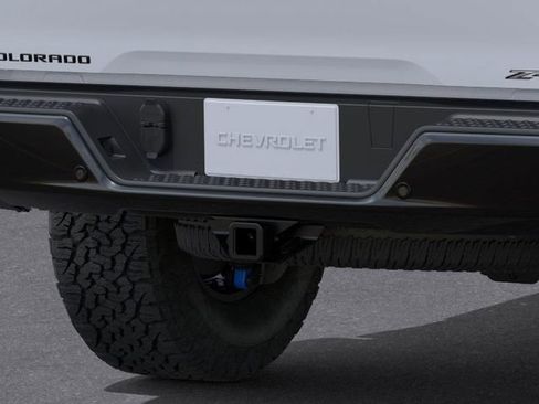 New 2025 Chevrolet Colorado ZR2 w/ Midnight Edition image 14