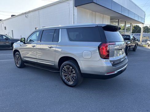 New 2026 GMC Yukon XL Elevation w/ Elevation Premium Package AWD/4WD image 6