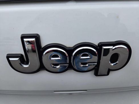 Used 2015 Jeep Cherokee Latitude w/ Cold Weather Group AWD/4WD image 11