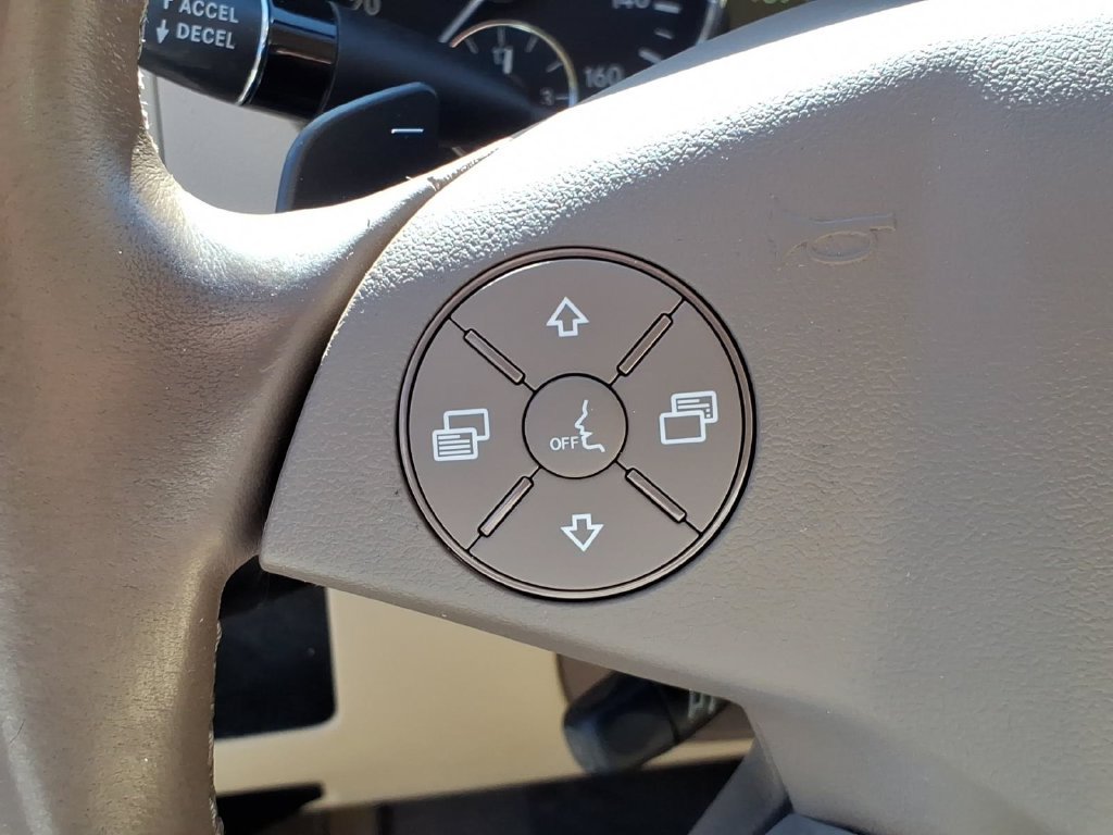 Used 2010 Mercedes-Benz R 350 4MATIC image 24