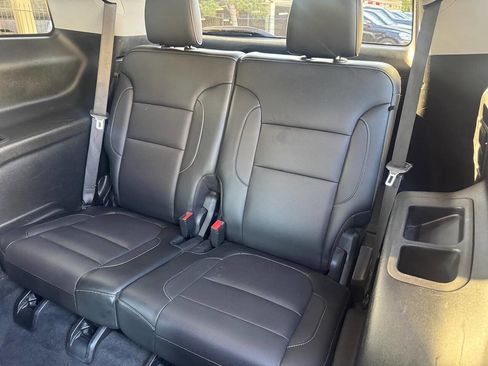 Used 2018 GMC Acadia SLT FWD image 16