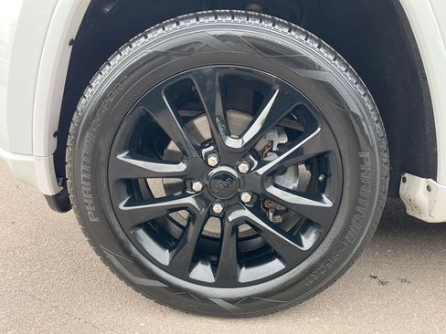 Used 2018 Jeep Grand Cherokee Altitude AWD/4WD image 25
