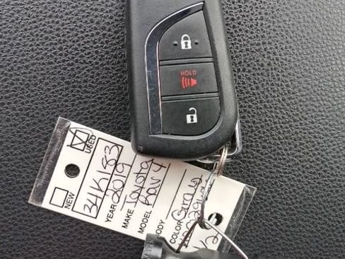 Used 2019 Toyota RAV4 LE w/ Carpet Mat Package AWD/4WD image 31