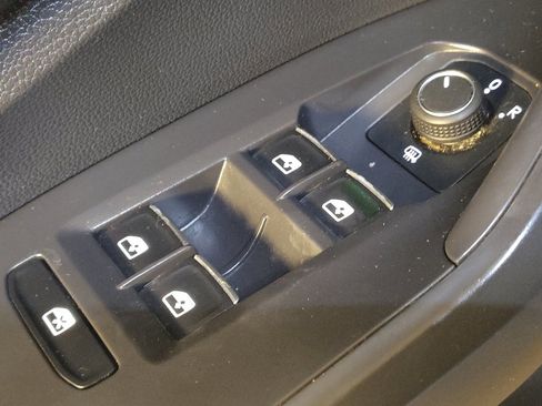 Used 2024 Volkswagen Jetta SE image 27