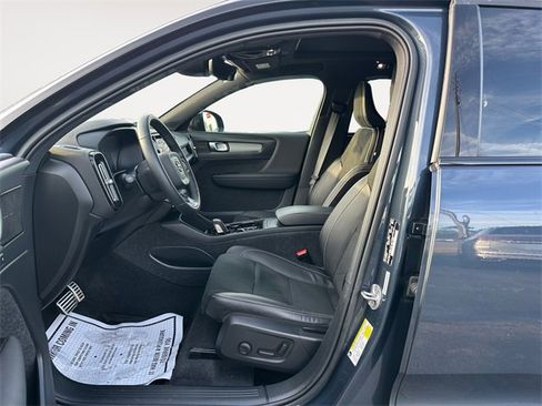 Used 2022 Volvo XC40 T5 R-Design w/ Advanced Package image 9