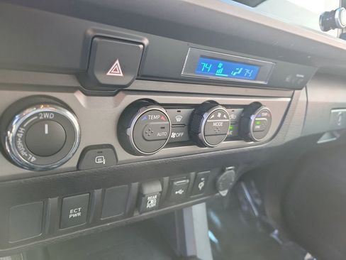 Used 2022 Toyota Tacoma TRD Off-Road image 19