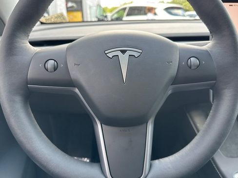 Used 2024 Tesla Model Y Long Range AWD/4WD image 22