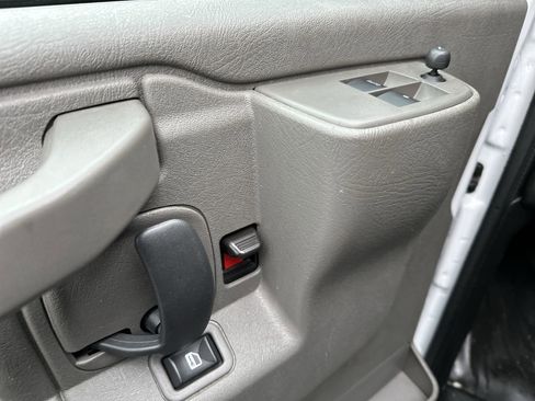 Used 2024 GMC Savana 2500 w/ Driver Convenience Package image 13