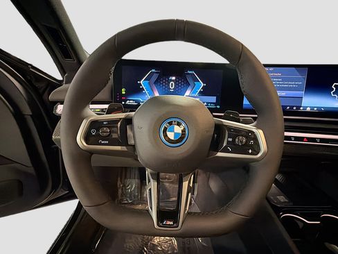 New 2026 BMW 550e xDrive w/ Executive Package image 40