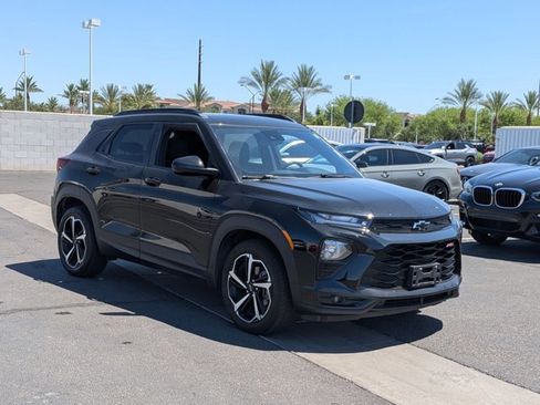 Used 2021 Chevrolet TrailBlazer RS w/ Technology Package FWD image 3
