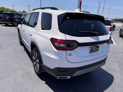 Used 2023 Honda Pilot Touring image 3