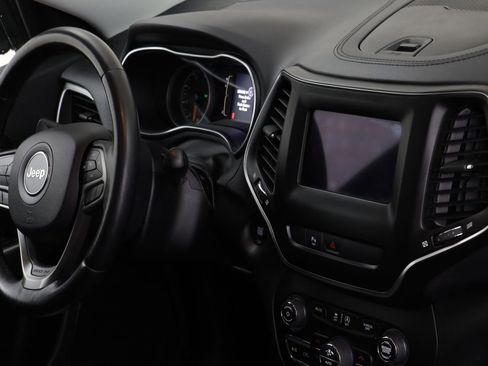 Used 2019 Jeep Cherokee Latitude Plus w/ Comfort/Convenience Group image 20