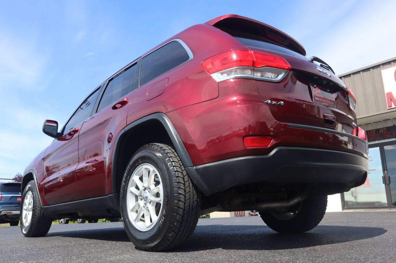 Used 2018 Jeep Grand Cherokee Laredo AWD/4WD image 19