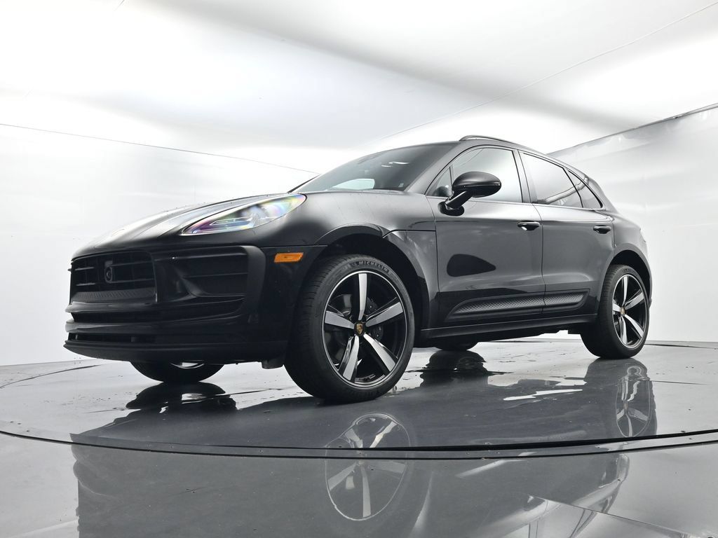 Certified 2026 Porsche Macan AWD/4WD image 42