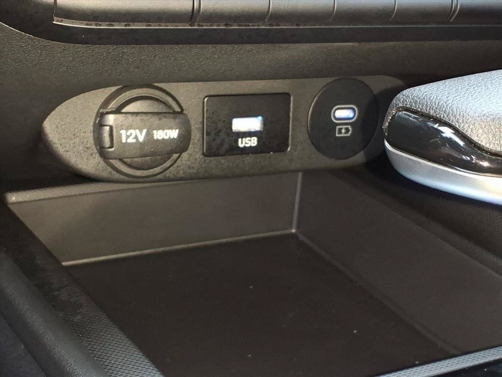 Used 2026 Hyundai Elantra SE FWD image 30