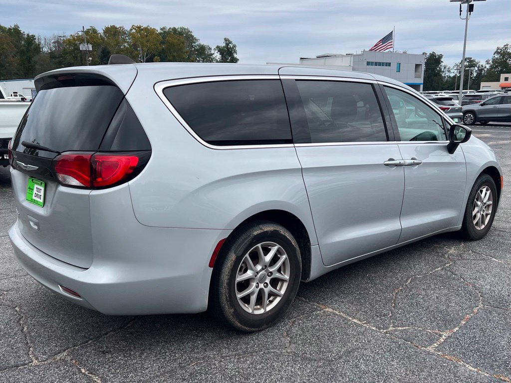Used 2024 Chrysler Voyager LX FWD image 3