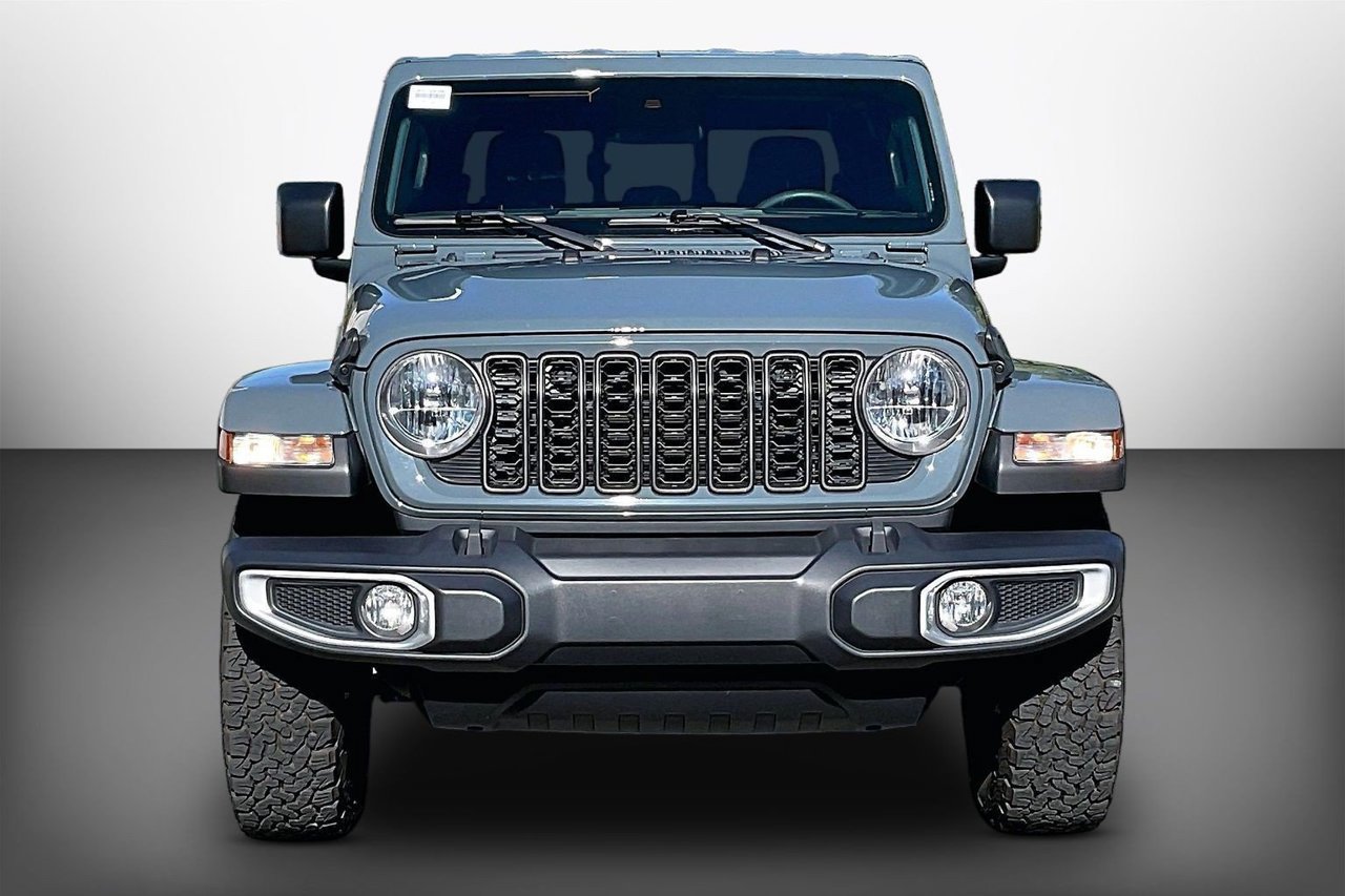 Certified 2024 Jeep Gladiator Sport w/ Premium Package AWD/4WD image 3