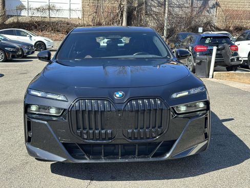 Used 2023 BMW 760i xDrive w/ Executive Package image 8