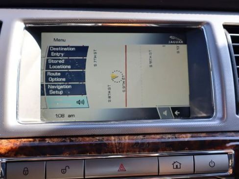 Used 2011 Jaguar XF Premium image 24