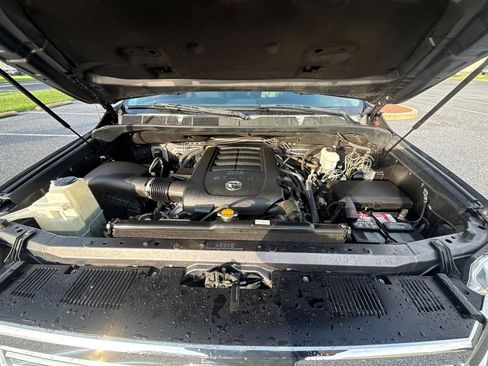 Used 2017 Toyota Tundra SR5 w/ TRD Off Road Package AWD/4WD image 27