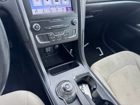 Used 2019 Ford Fusion SE w/ Equipment Group 151A FWD image 13