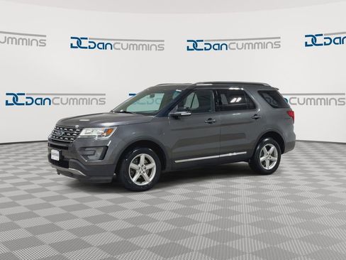 Used 2017 Ford Explorer XLT AWD/4WD image 4