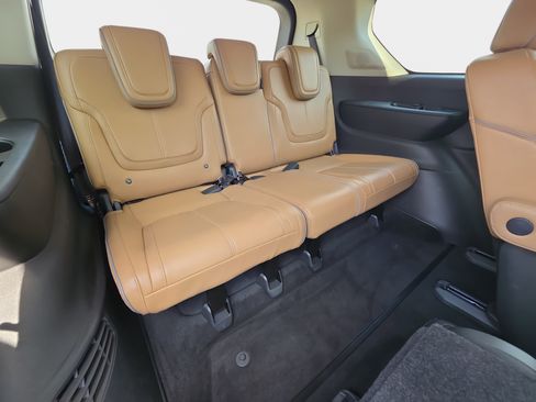 Used 2025 INFINITI QX80 Sensory AWD/4WD image 12