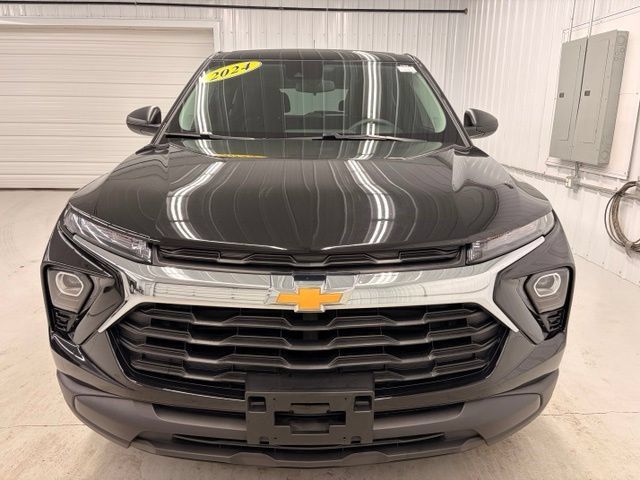 Used 2024 Chevrolet TrailBlazer LS w/ LS Convenience Package AWD/4WD image 2