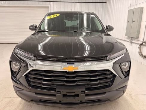 Used 2024 Chevrolet TrailBlazer LS w/ LS Convenience Package AWD/4WD image 2