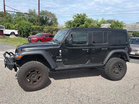 Used 2019 Jeep Wrangler Unlimited Sahara AWD/4WD image 2