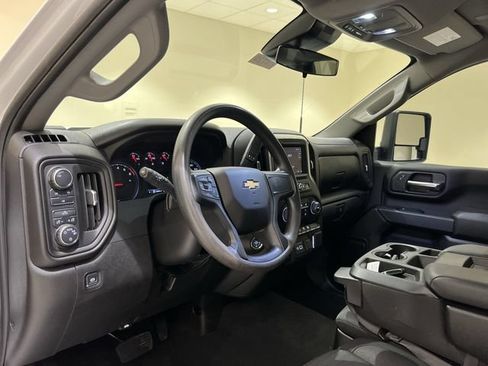 Used 2024 Chevrolet Silverado 2500 Custom w/ Custom Convenience Package AWD/4WD image 9