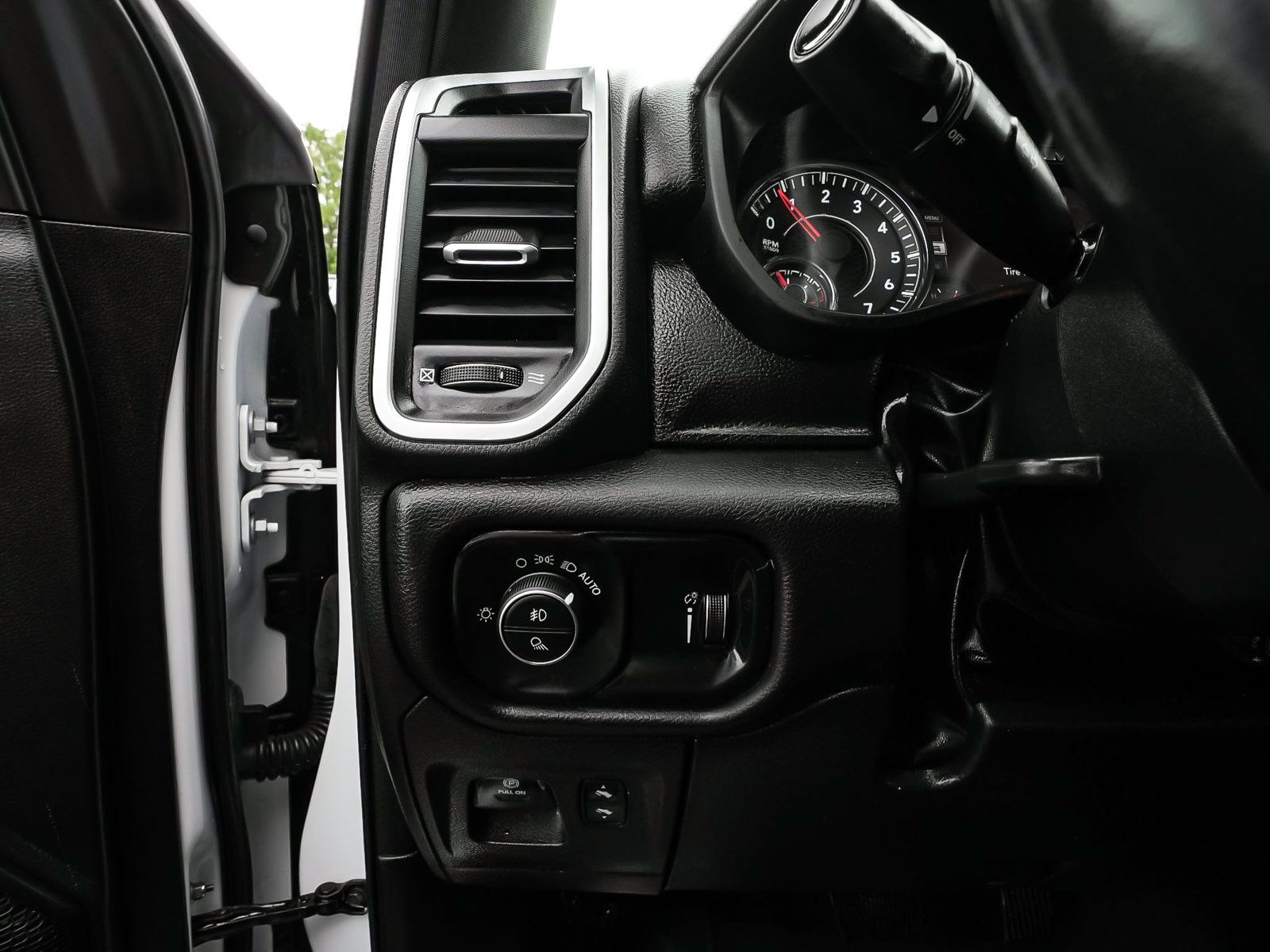 Used 2023 RAM 1500 Big Horn AWD/4WD image 18