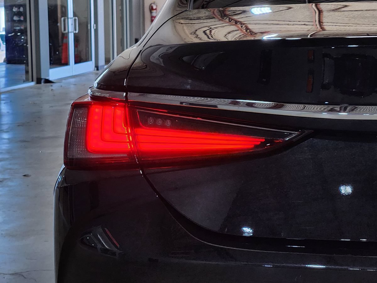 Used 2024 Lexus ES 350 w/ Premium Package FWD image 16