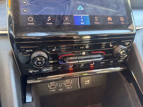 Used 2022 Jeep Grand Cherokee L Limited w/ Black Appearance Package image 6