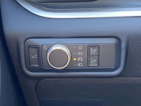 Used 2022 Ford Explorer XLT image 24