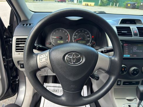 Used 2013 Toyota Corolla LE FWD image 16