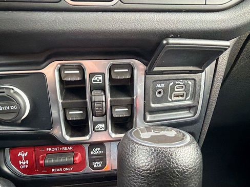 Used 2024 Jeep Wrangler Unlimited Rubicon AWD/4WD image 29