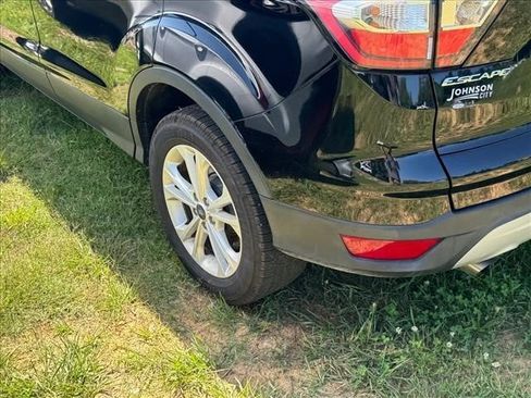Used 2018 Ford Escape SE w/ SE Sync 3 Package AWD/4WD image 21