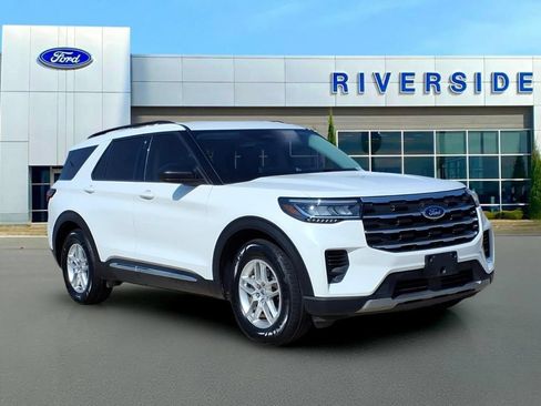 Used 2025 Ford Explorer Active RWD image 1