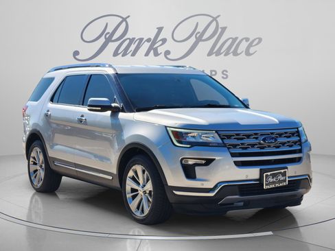 Used 2019 Ford Explorer Limited w/ Class III Trailer Tow Package FWD image 4