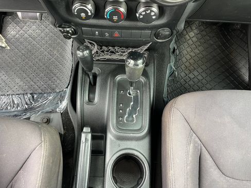 Used 2013 Jeep Wrangler Unlimited Sport AWD/4WD image 28
