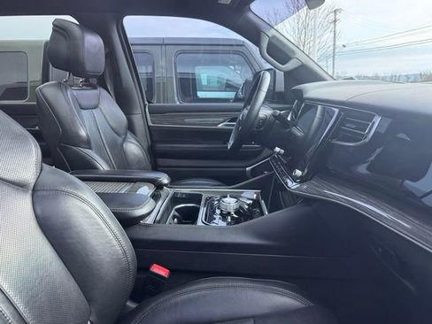 Used 2022 Jeep Wagoneer Series III w/ Premium Group I image 9