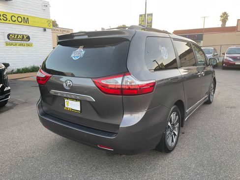 Used 2019 Toyota Sienna image 3
