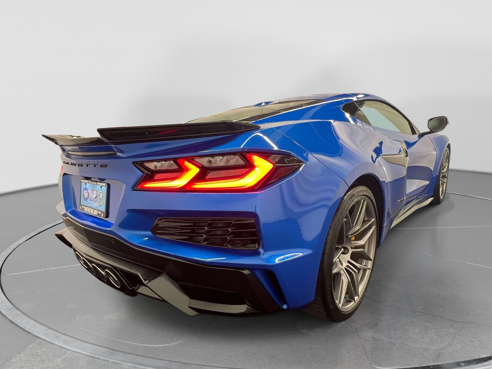 Used 2025 Chevrolet Corvette Z06 w/ Stealth Interior Trim Package RWD image 6