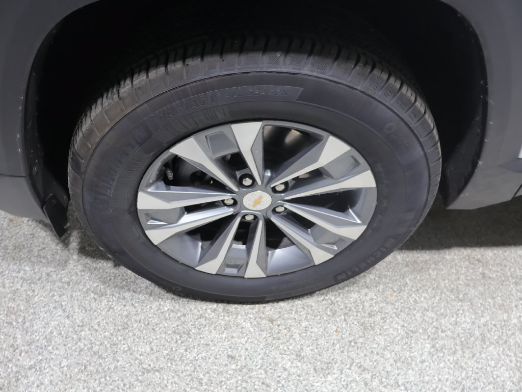 Used 2026 Chevrolet Equinox LT AWD/4WD image 9