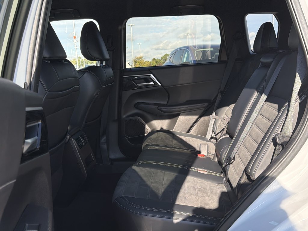 Used 2024 Mitsubishi Outlander SE Black Edition FWD image 13