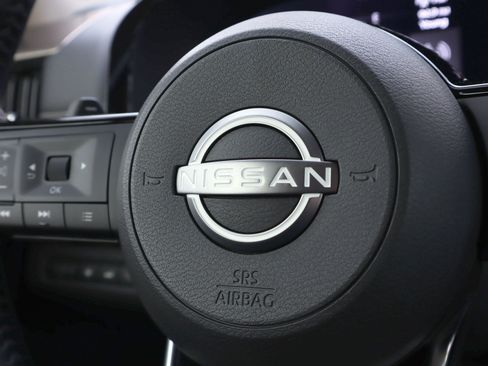 Used 2024 Nissan Pathfinder Platinum image 31