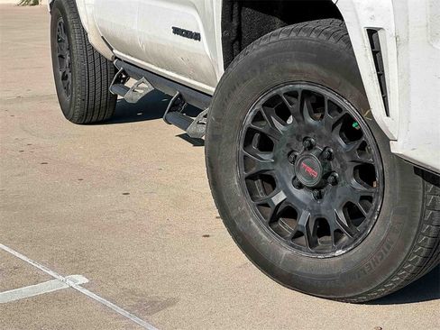 Certified 2024 Toyota Tacoma SR5 image 2